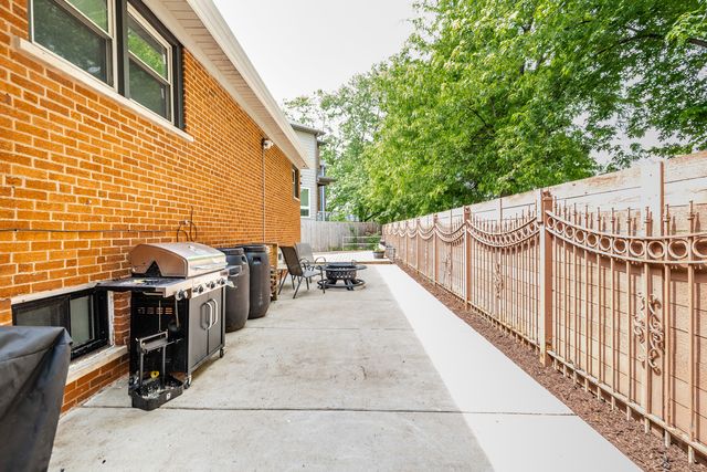 4653 N Kennicott Avenue, Chicago, IL 60630
