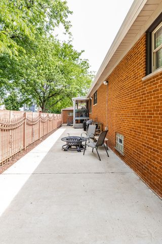 4653 N Kennicott Avenue, Chicago, IL 60630