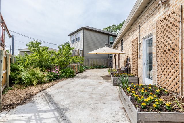 4653 N Kennicott Avenue, Chicago, IL 60630