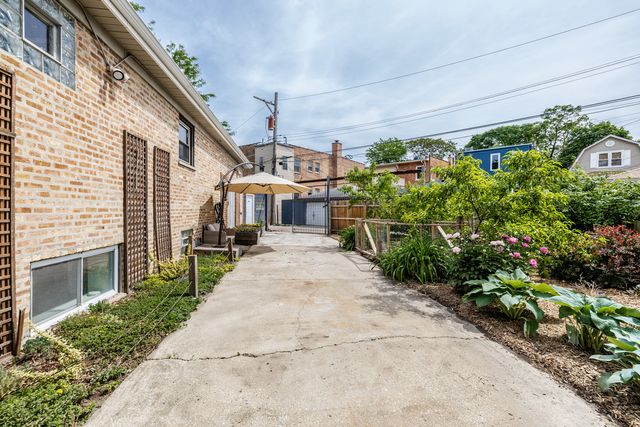 4653 N Kennicott Avenue, Chicago, IL 60630