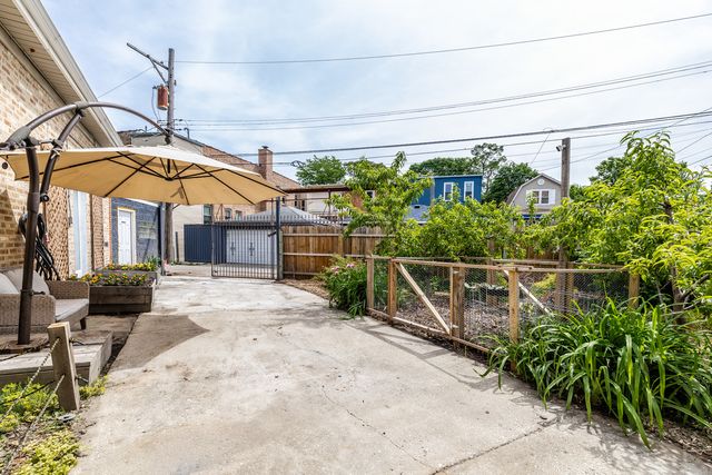4653 N Kennicott Avenue, Chicago, IL 60630