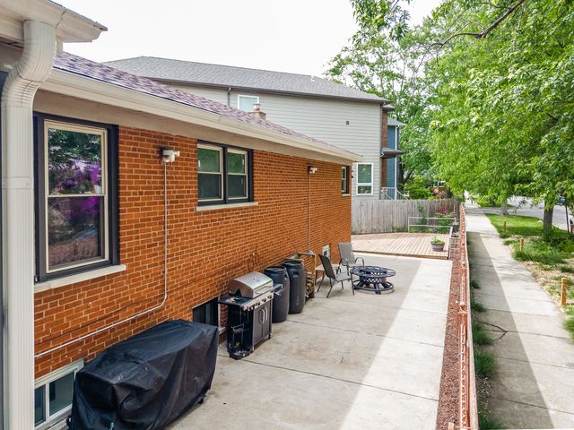 4653 N Kennicott Avenue, Chicago, IL 60630