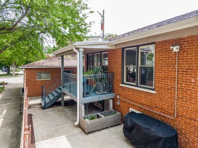 4653 N Kennicott Avenue, Chicago, IL 60630