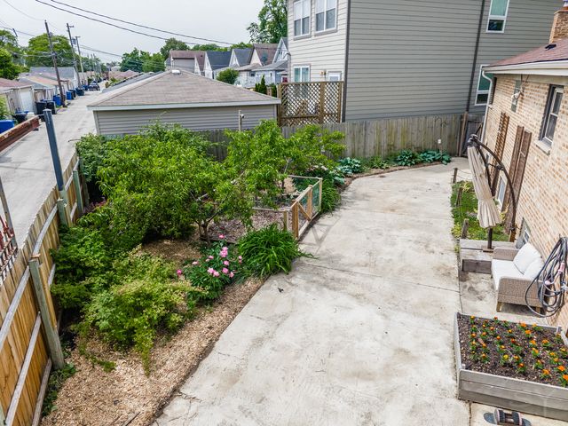 4653 N Kennicott Avenue, Chicago, IL 60630
