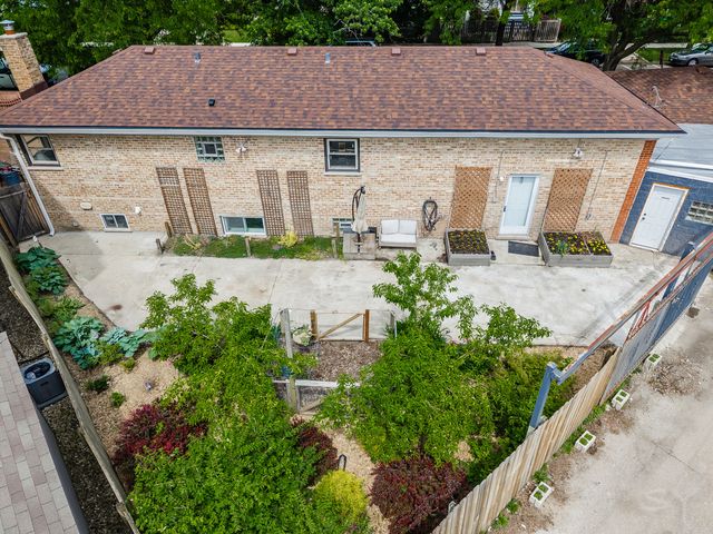4653 N Kennicott Avenue, Chicago, IL 60630