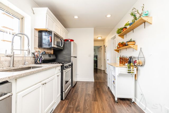 4653 N Kennicott Avenue, Chicago, IL 60630