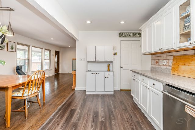 4653 N Kennicott Avenue, Chicago, IL 60630