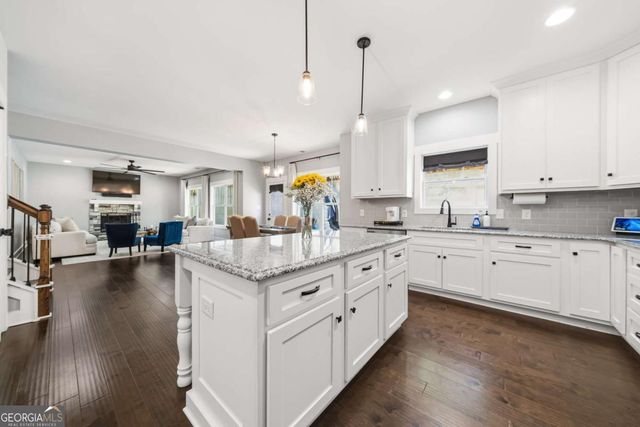 60 NE Grand Georgian Court NE, Cartersville, GA 30121