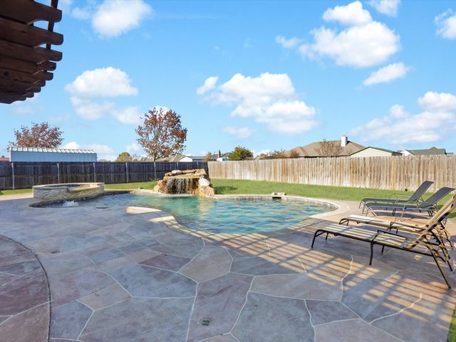 117 Dustin Drive, Fate, TX 75189