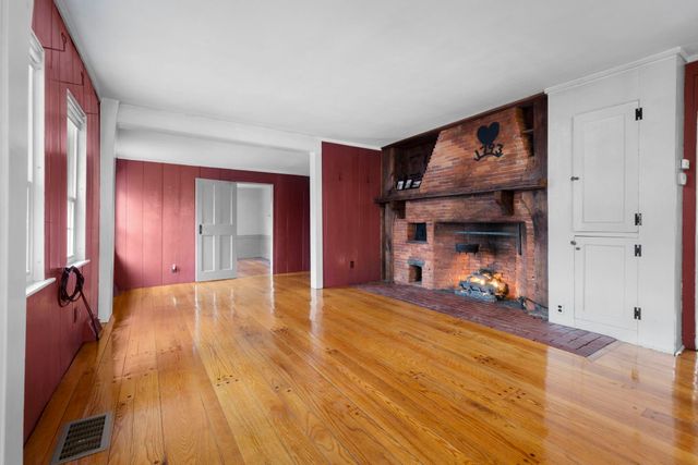 27 Old State Road, Epping, NH 03042