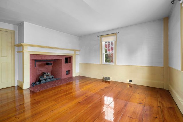 27 Old State Road, Epping, NH 03042