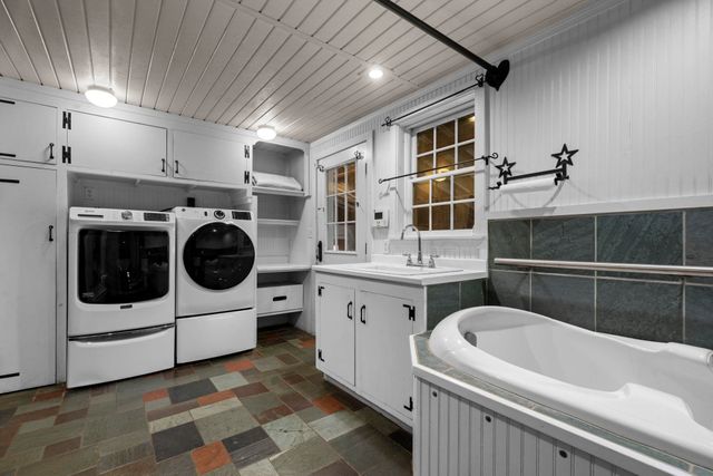 27 Old State Road, Epping, NH 03042