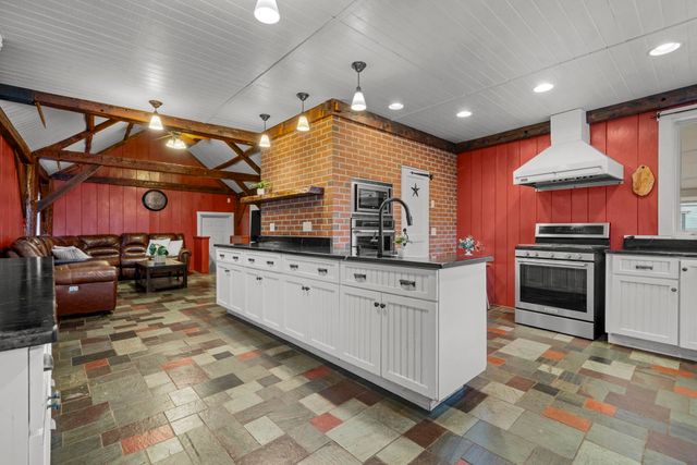 27 Old State Road, Epping, NH 03042