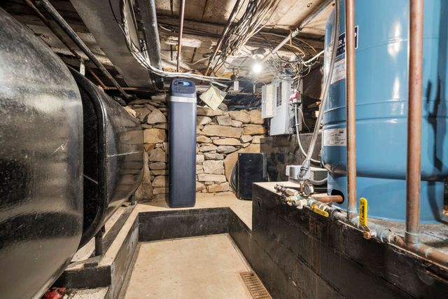 27 Old State Road, Epping, NH 03042