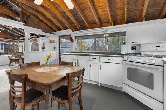 27 Old State Road, Epping, NH 03042