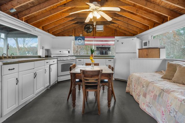 27 Old State Road, Epping, NH 03042