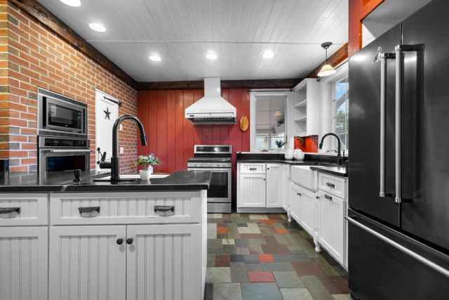 27 Old State Road, Epping, NH 03042