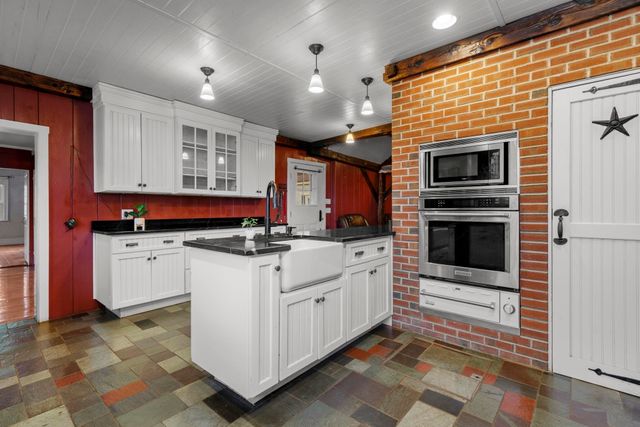 27 Old State Road, Epping, NH 03042