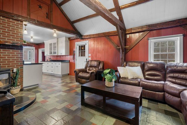 27 Old State Road, Epping, NH 03042