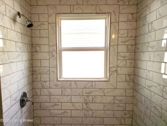 3533 Kahlert Ave, Louisville, KY 40215