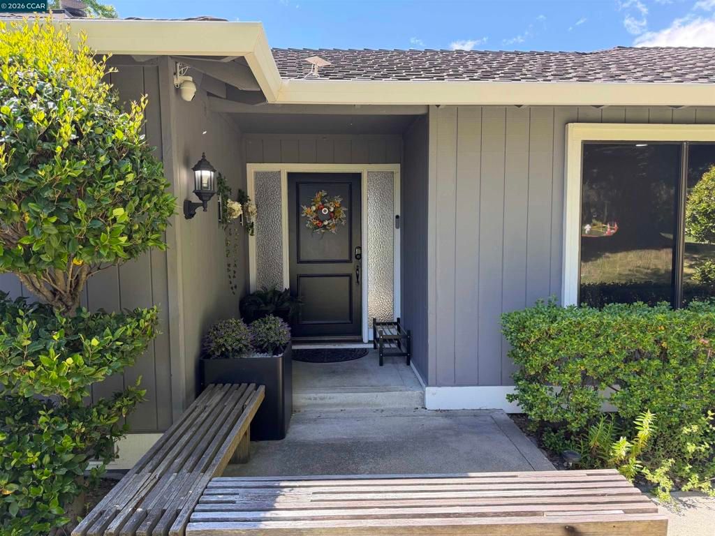 Image 10 of property listing at 2017 W Rancho Verde Cir, Danville, CA 94526