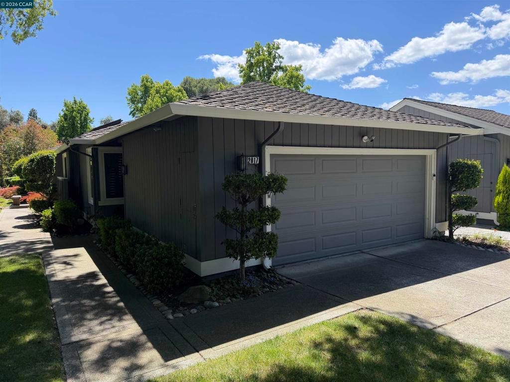Image 3 of property listing at 2017 W Rancho Verde Cir, Danville, CA 94526