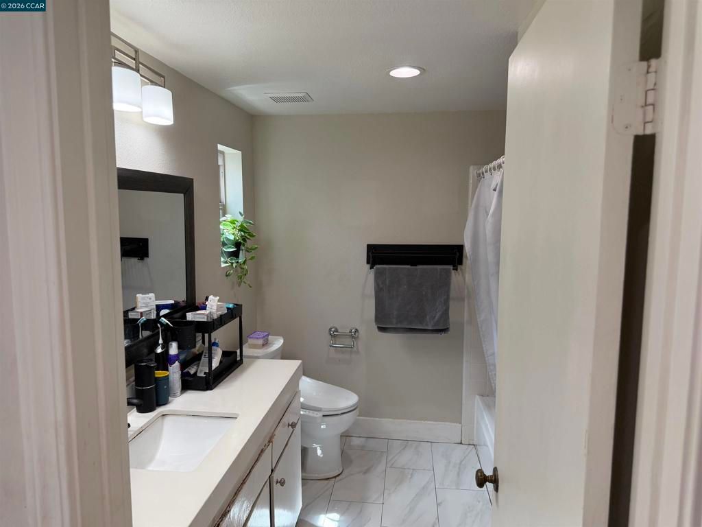 Image 38 of property listing at 2017 W Rancho Verde Cir, Danville, CA 94526