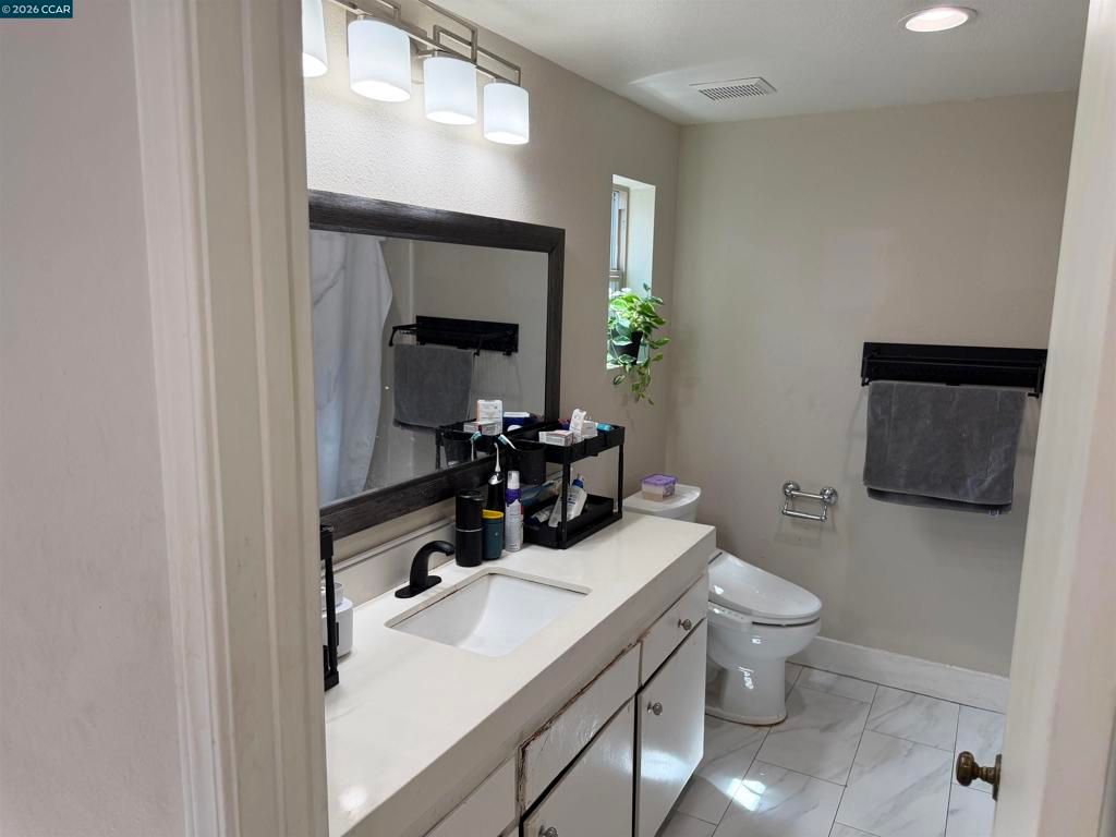 Image 40 of property listing at 2017 W Rancho Verde Cir, Danville, CA 94526