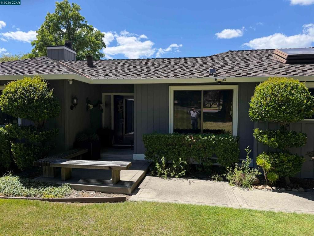 Image 9 of property listing at 2017 W Rancho Verde Cir, Danville, CA 94526