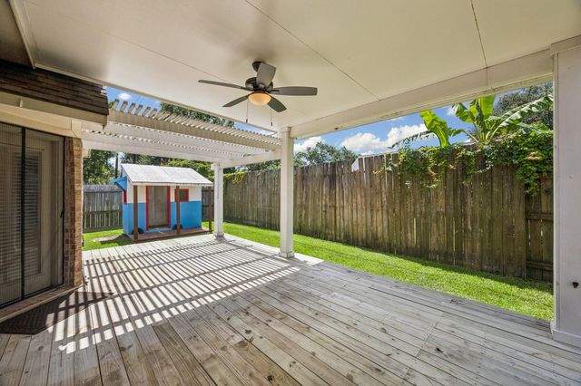 1929 Florida Drive, Seabrook, TX 77586