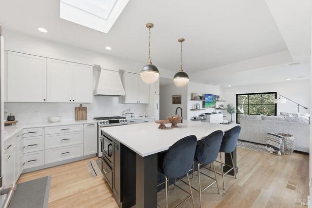 194 Maestro Rd, Novato, CA 94947