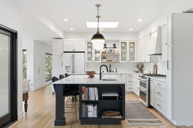 194 Maestro Rd, Novato, CA 94947