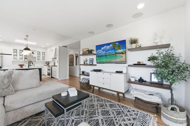 194 Maestro Rd, Novato, CA 94947