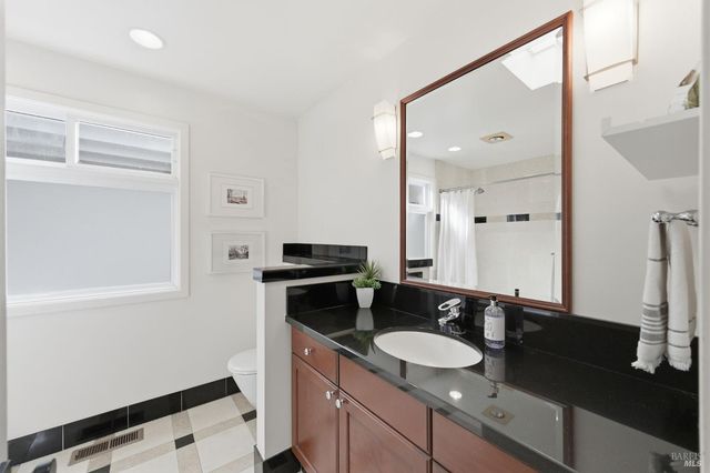 194 Maestro Rd, Novato, CA 94947