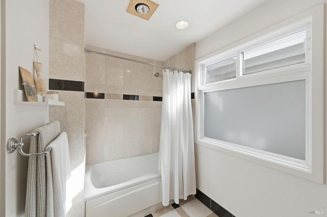 194 Maestro Rd, Novato, CA 94947