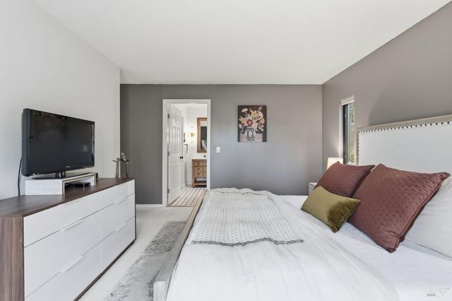 194 Maestro Rd, Novato, CA 94947