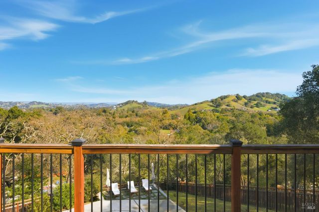 194 Maestro Rd, Novato, CA 94947