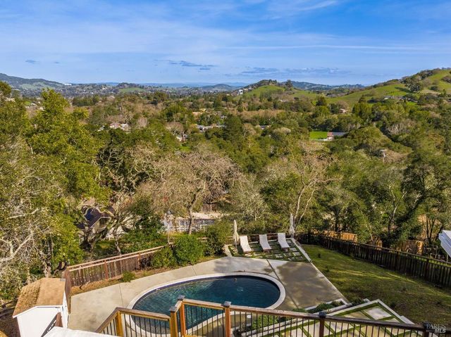 194 Maestro Rd, Novato, CA 94947