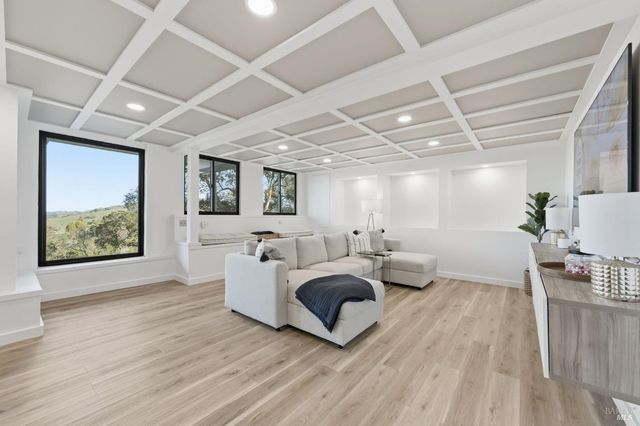 194 Maestro Rd, Novato, CA 94947