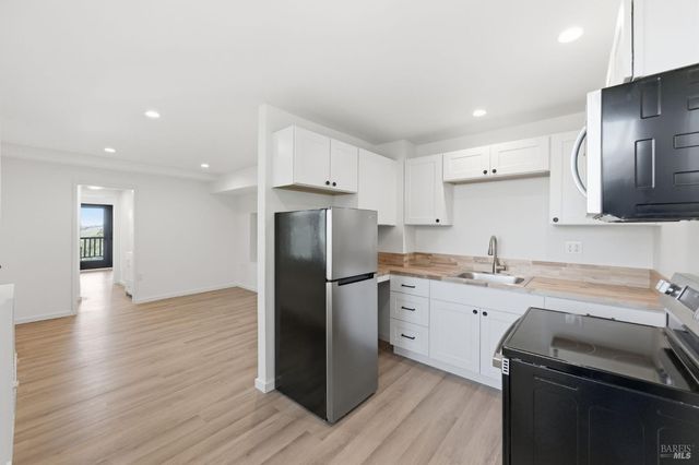 194 Maestro Rd, Novato, CA 94947