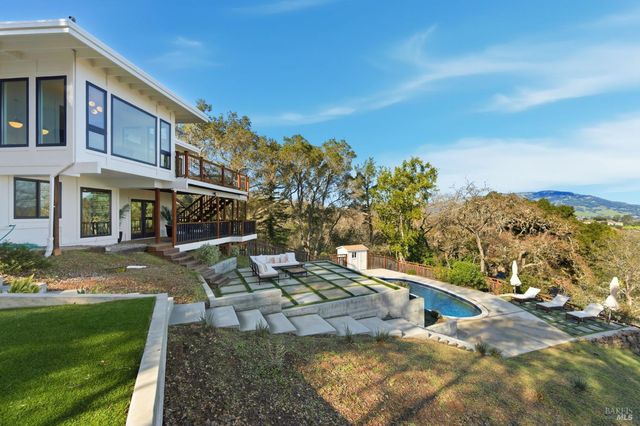 194 Maestro Rd, Novato, CA 94947