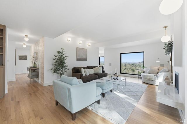 194 Maestro Rd, Novato, CA 94947