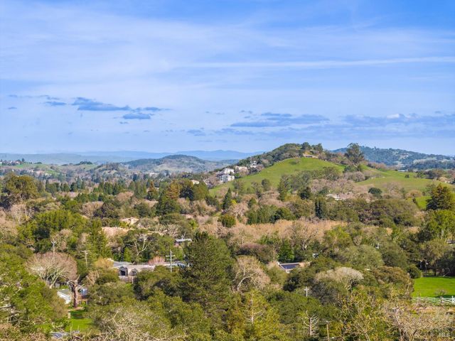 194 Maestro Rd, Novato, CA 94947