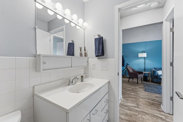 2610 Garfield Avenue 310, Minneapolis, MN 55408