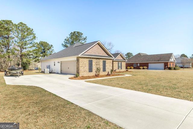 203 Hedge Row, Dublin, GA 31021