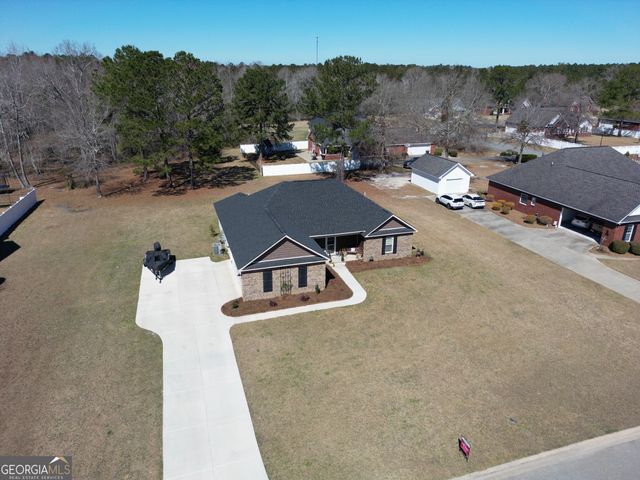 203 Hedge Row, Dublin, GA 31021