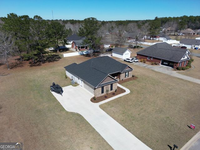 203 Hedge Row, Dublin, GA 31021