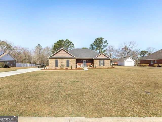 203 Hedge Row, Dublin, GA 31021