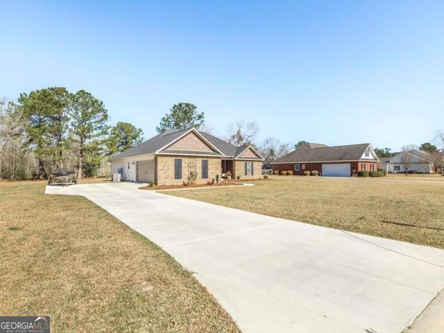 203 Hedge Row, Dublin, GA 31021