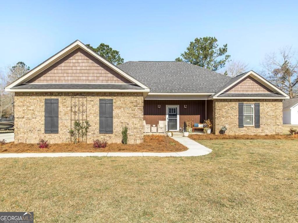 203 Hedge Row, Dublin, GA 31021